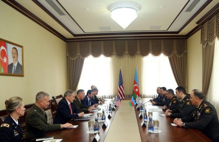 Verteidigungsminister Aserbaidschans traf sich mt dem Generalstabschef der amerikanischen Streitkräfte